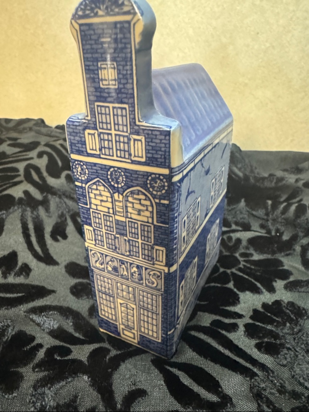 Vintage Blue and White Delft-Style Ceramic Dutch House Set - Picture 2 of 11